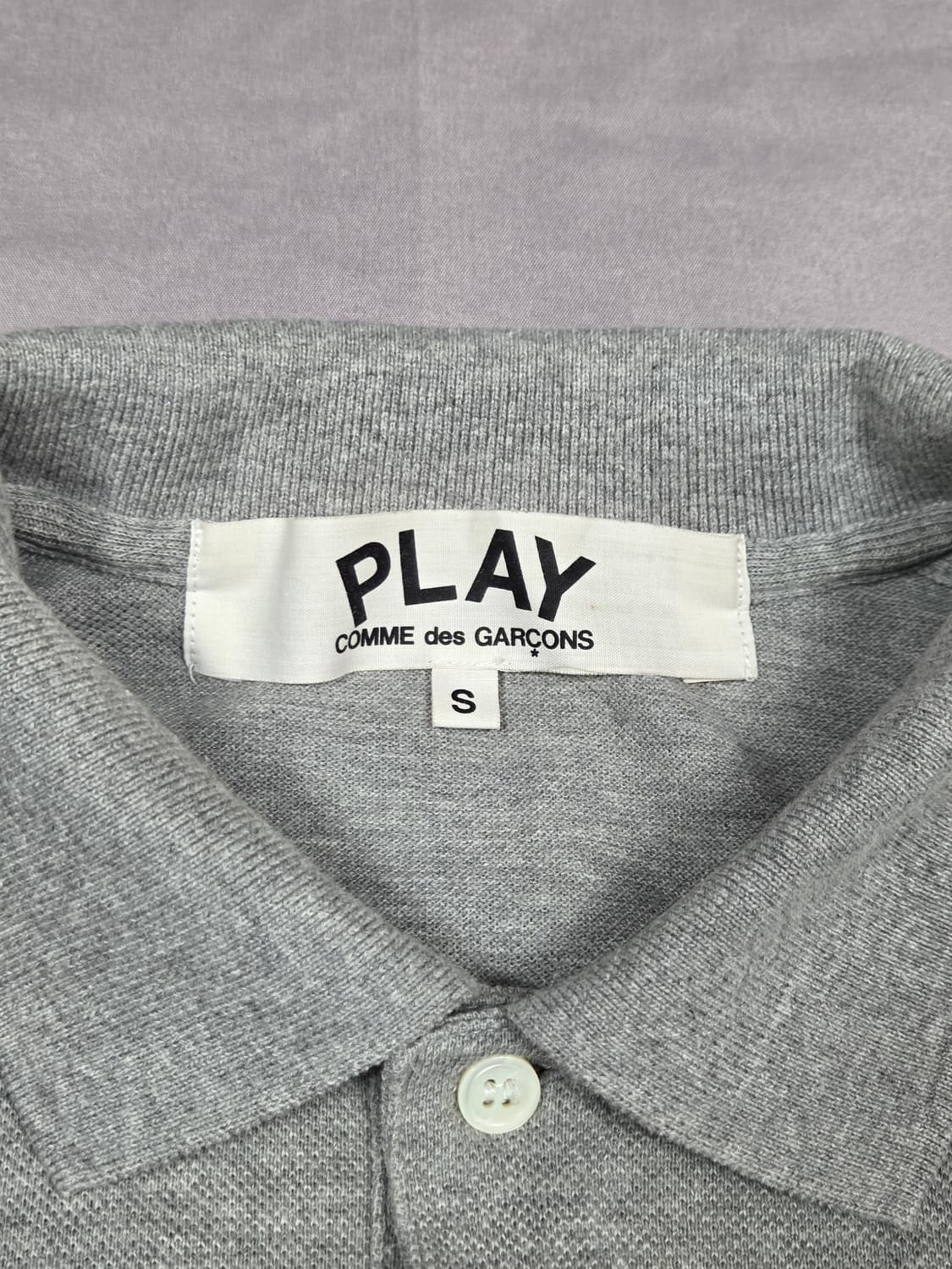 [꼼데가르송] 플레이 블랙 하트 와펜 반팔 카라티 | S00091 상품이미지3