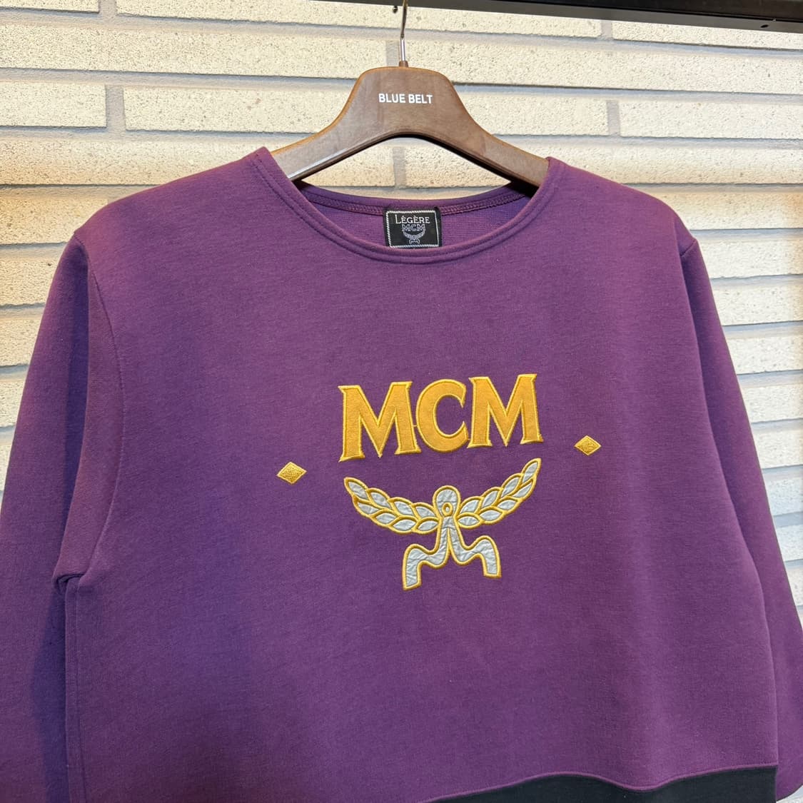 MCM 엠씨엠 크롭 슬리브 티셔츠 자수로고 밑단 스트링 디테일 퍼플 상품이미지4