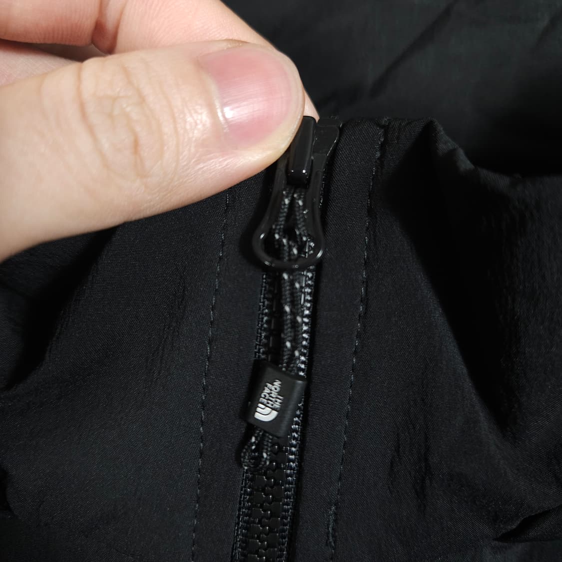 노스페이스 바람막이 블랙 상품이미지3