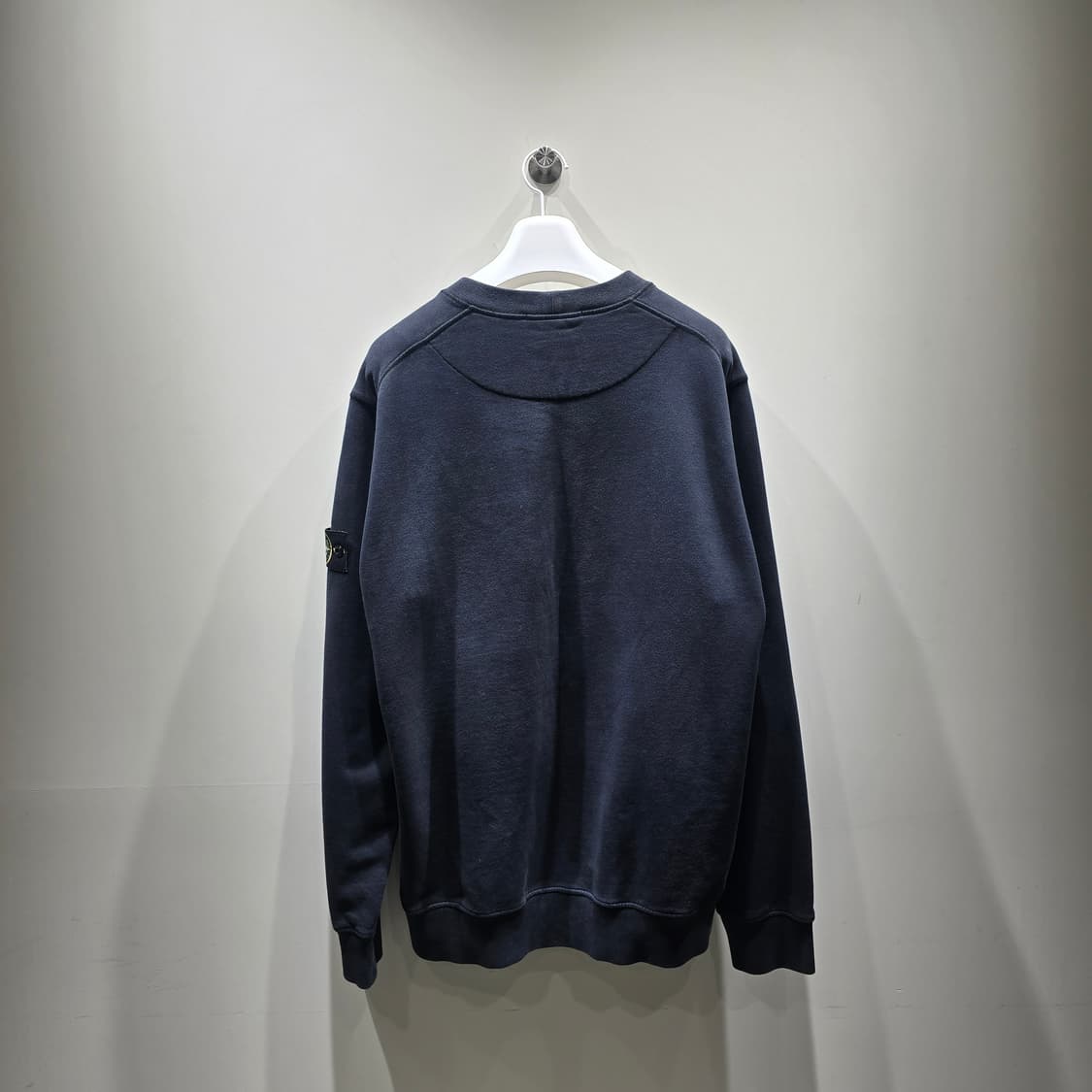 [중고/정품] 스톤 아일랜드 와펜 패치 맨투맨 블랙 XXL 상품이미지2