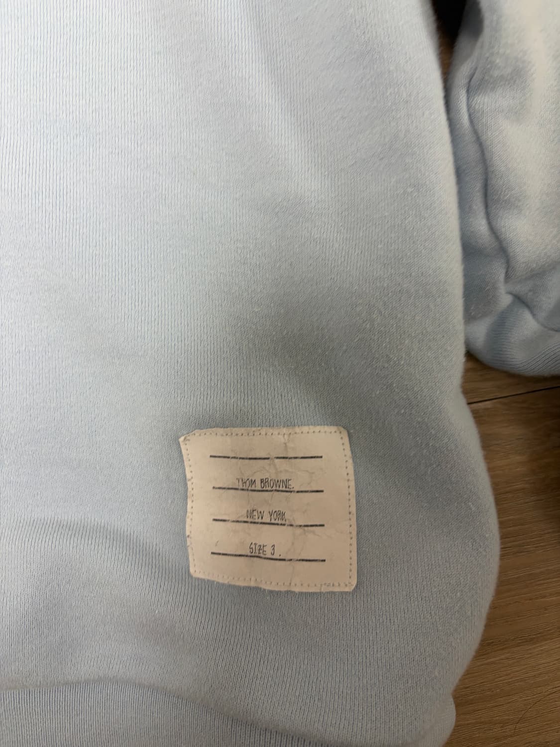 톰브라운 라이트 블루 맨투맨 판매 상품이미지4