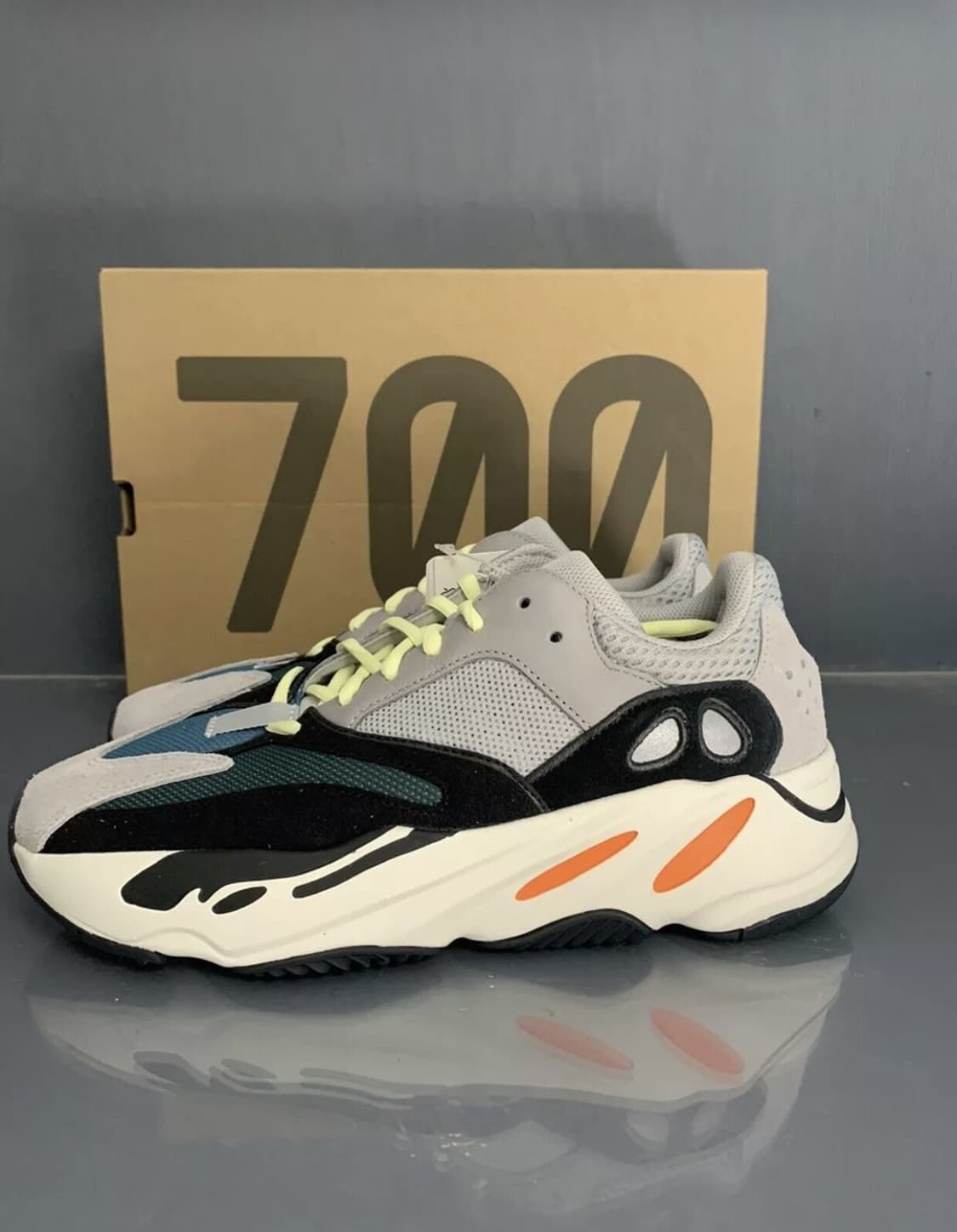 아디다스 이지 부스트 700 웨이브 러너 솔리드 그레이 상품이미지1