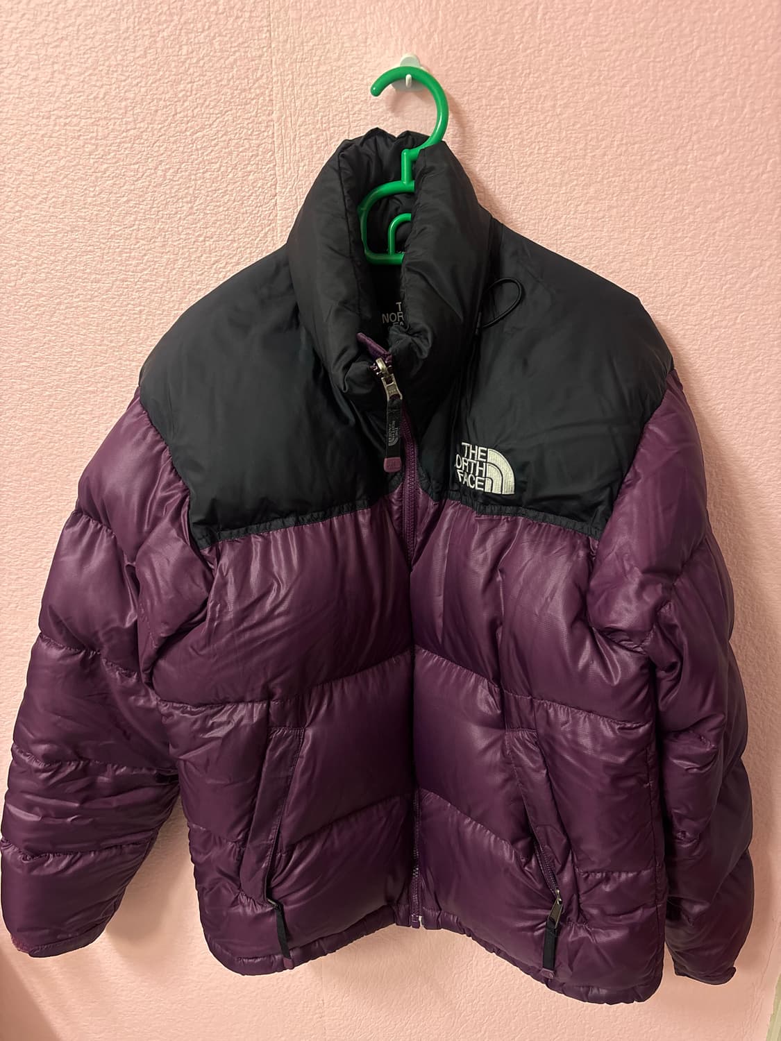 라이즈 성찬 착용 노스페이스 눕시 퍼플 패딩 S-M사이즈 상품이미지2