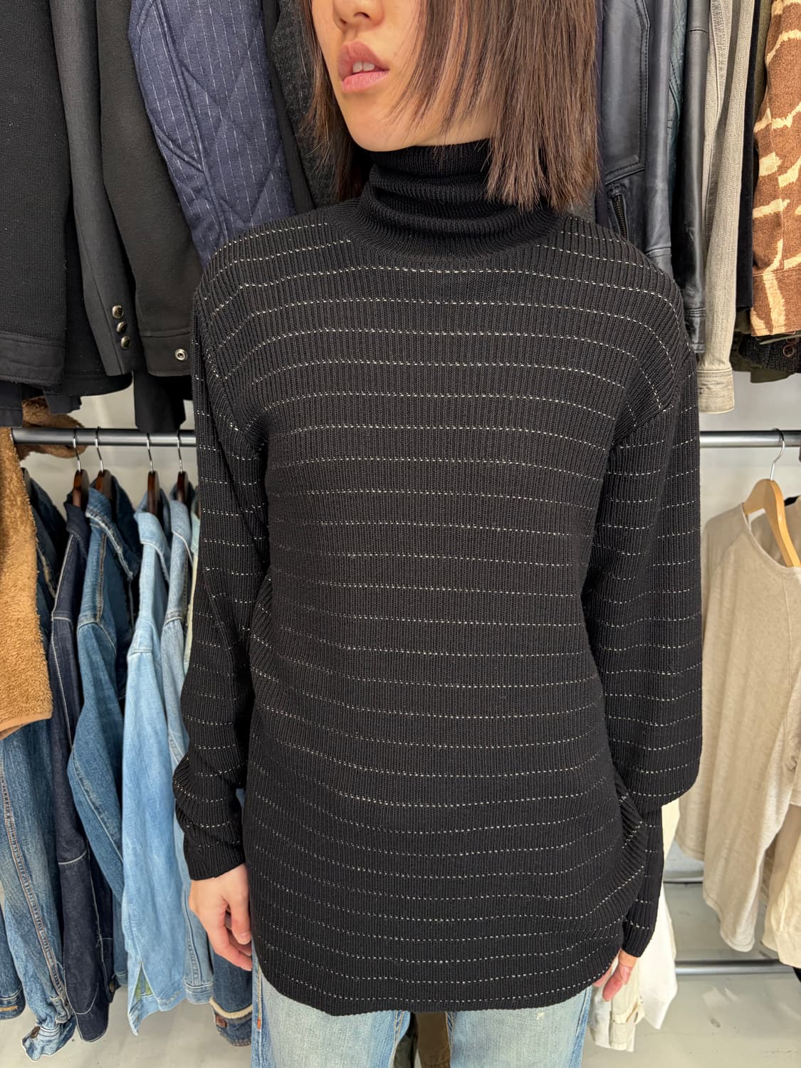 DKNY 터틀넥 니트 블랙 스트라이프 텍스처 상품이미지2