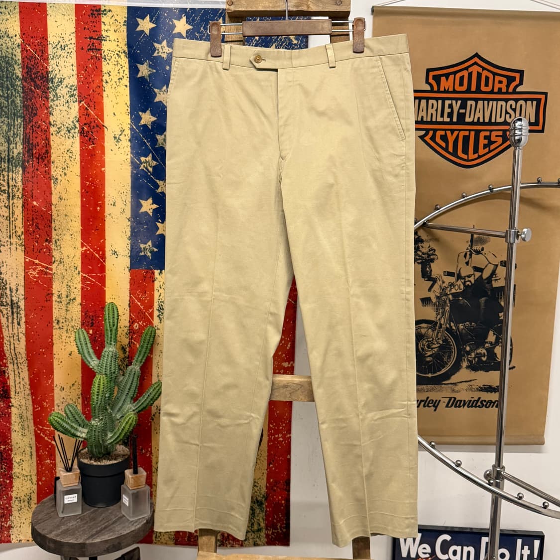 버버리 런던 클래식핏 플랫플리츠 코튼 치노팬츠 베이지 N866   상품이미지1