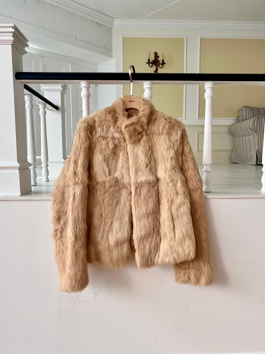 모르간 베이지 래빗퍼 재킷 상품이미지1