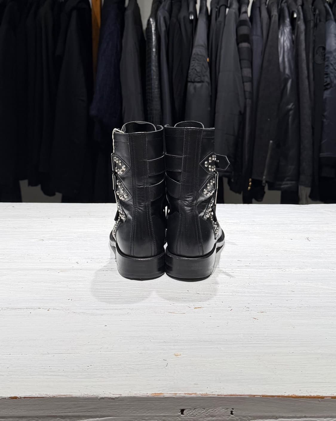 생로랑 블랙 스터드 스트랩 컴뱃 레더 부츠 상품이미지5