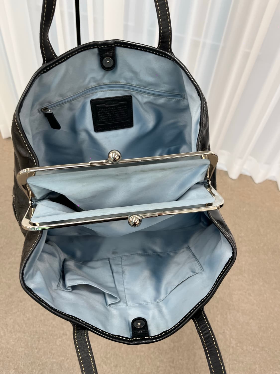 Coach Black Enamel Bag 상품이미지10