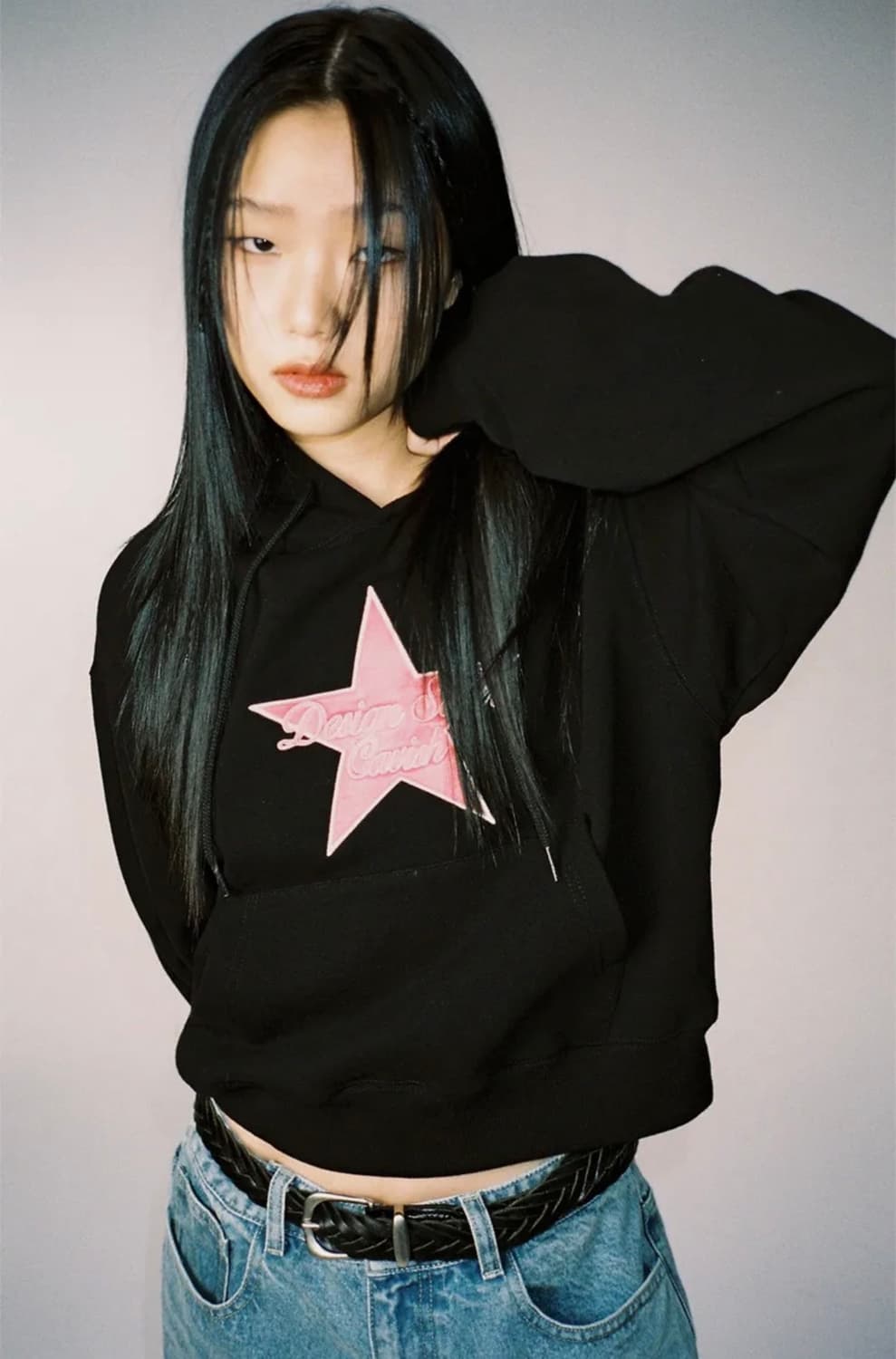 카비시 W STAR LOGO CROPPED HOODIE BLACK 상품이미지1