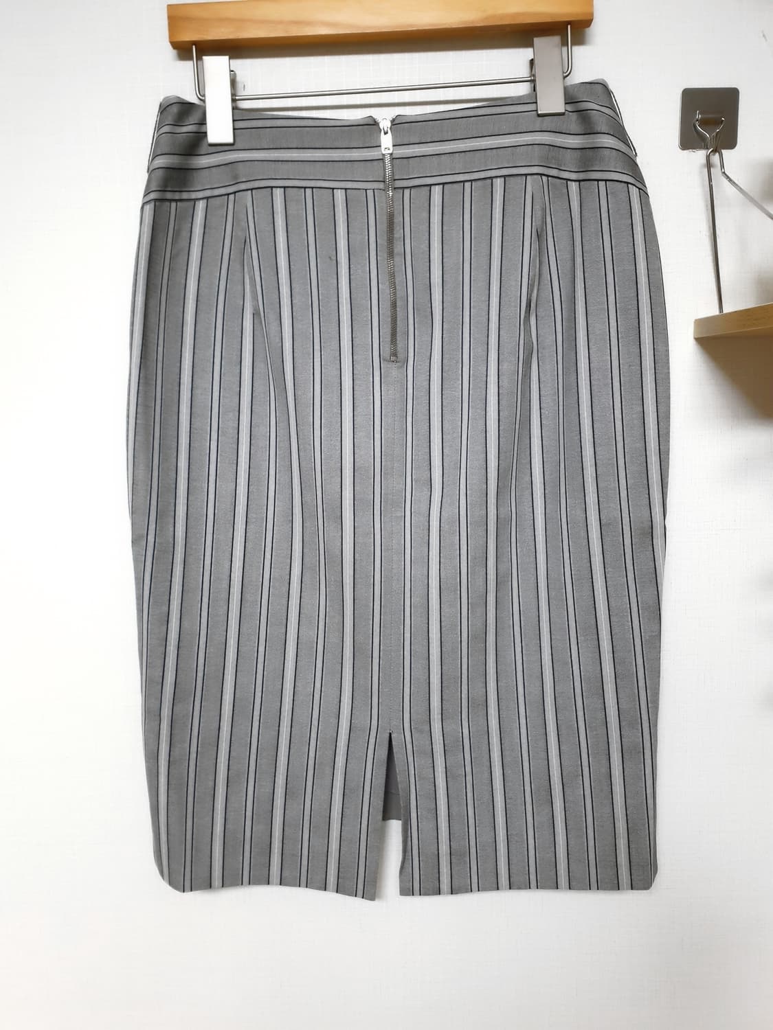 JIGOTT 정품 실크배색 무릎길이스커트 66 스트라이프그레이 상품이미지4