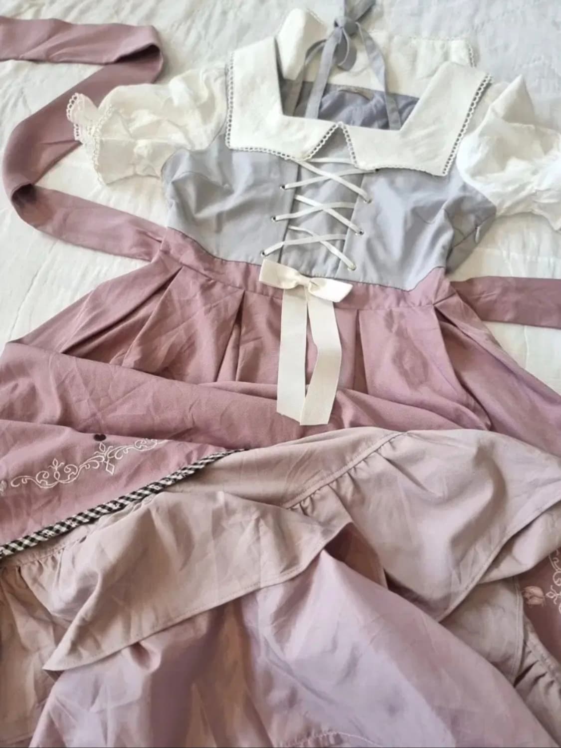 Amavel 아마벨 튤립 자수 레이스업 원피스 상품이미지4