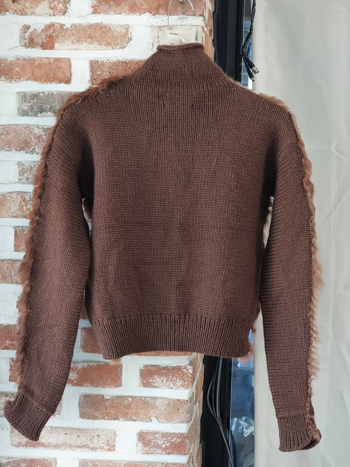 DKNY 여성 브라운 퍼 장식 니트 (M)  상품이미지2