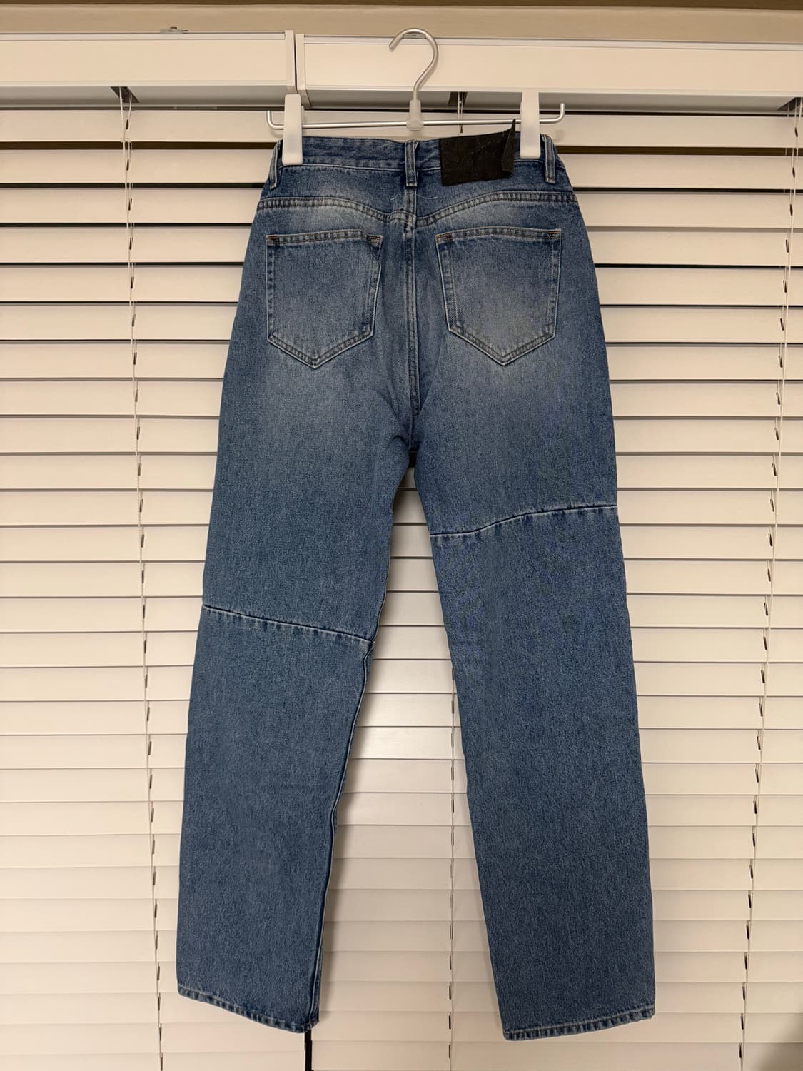 MM6 언밸런스 5 포켓 데님 팬츠 - 라이트 블루 상품이미지2