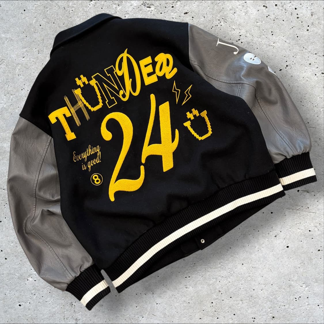 에이티즈 트레져 2024 블랙 바시티 자켓 D509 상품이미지2