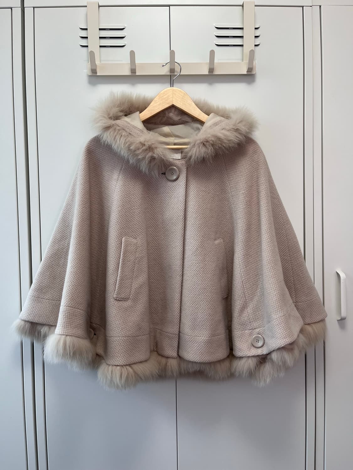 Cara 핑크베이즈 퍼 케이프 코트 상품이미지5