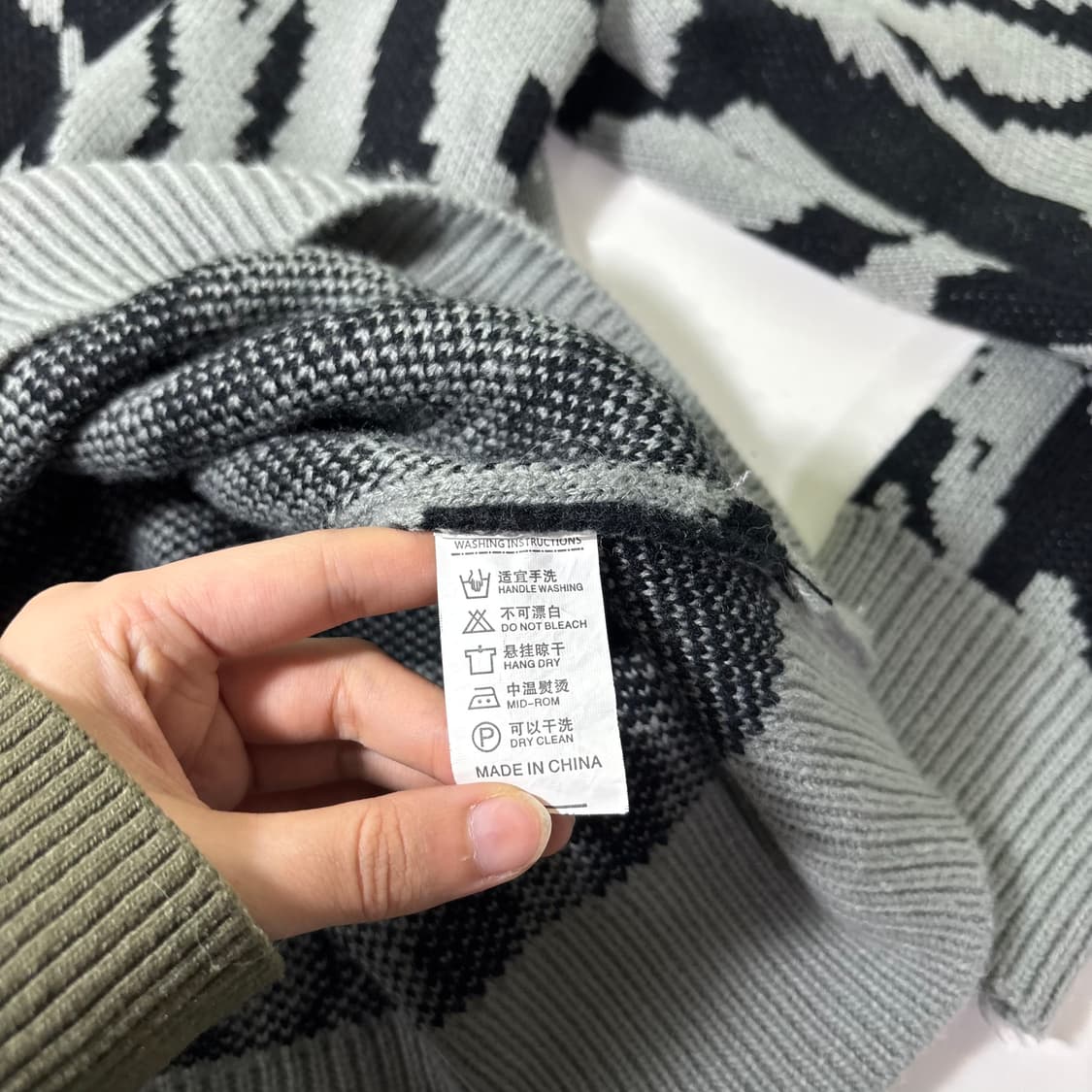 M BANGOULUO 검회 루즈오버핏 라운드 썬더니트 상품이미지5