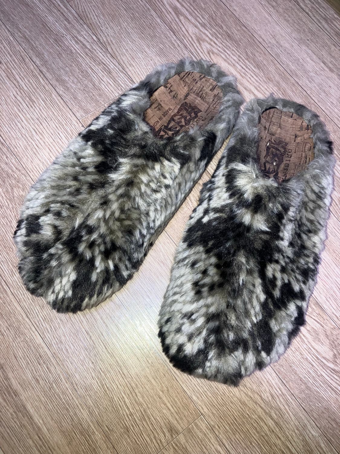 Yeseyesee Y.E.S Monster Slippers Khaki  상품이미지1