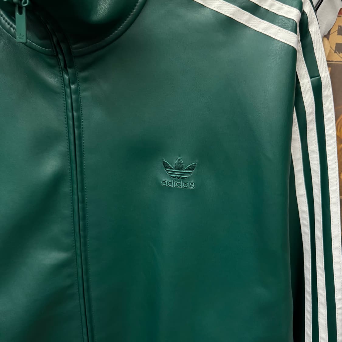 24S/S 아디다스 레더 트랙 자켓 전면 로고 포인트 그린 상품이미지5