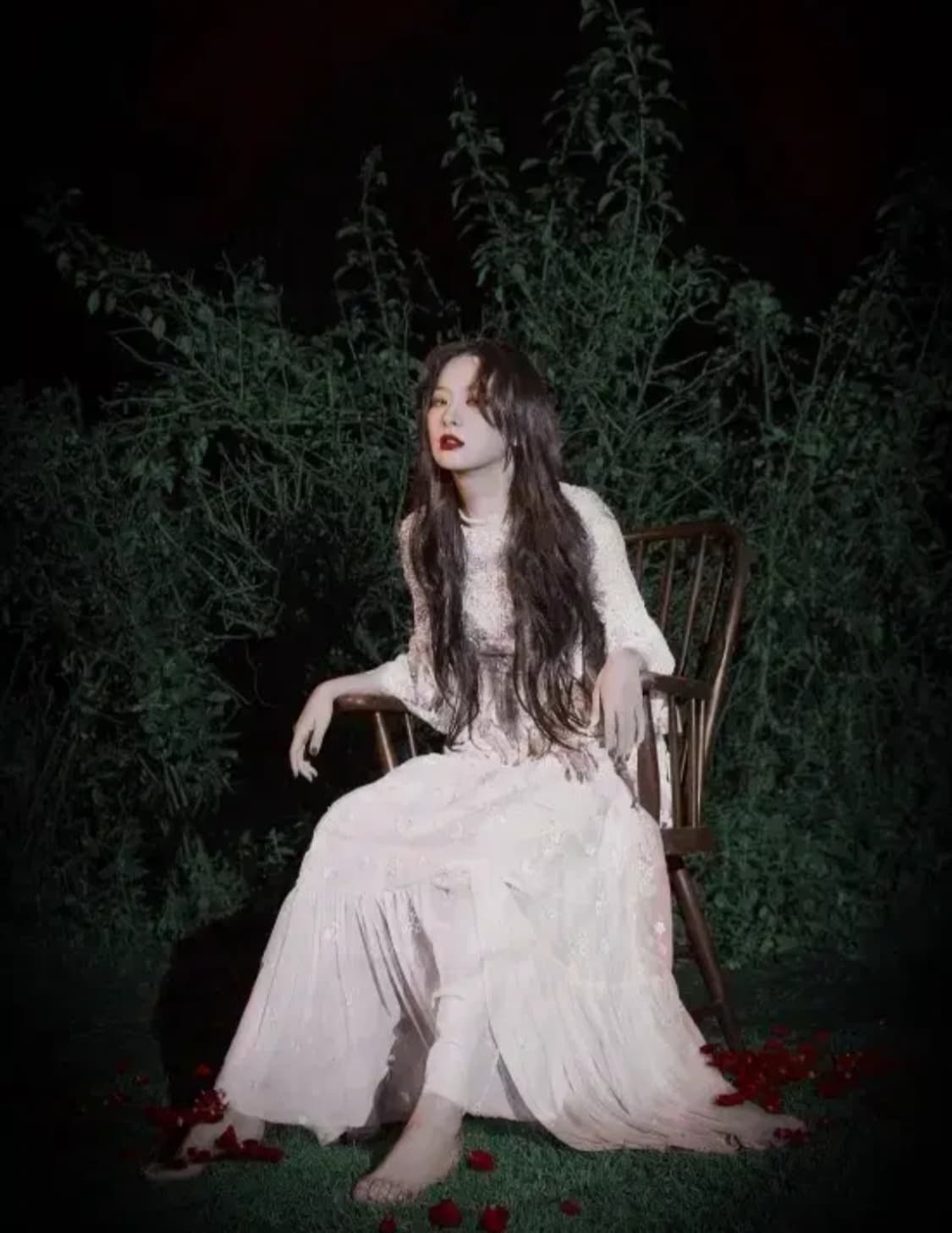 레드벨벳 슬기 싸이코 드레스 니들앤뜨레드 needle&thread 상품이미지2