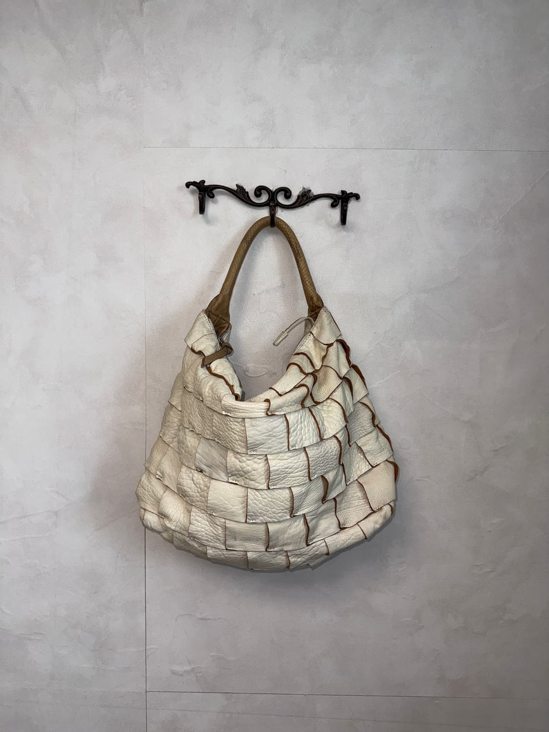 Ivory lamb & cow skin patch layered 숄더백 상품이미지1