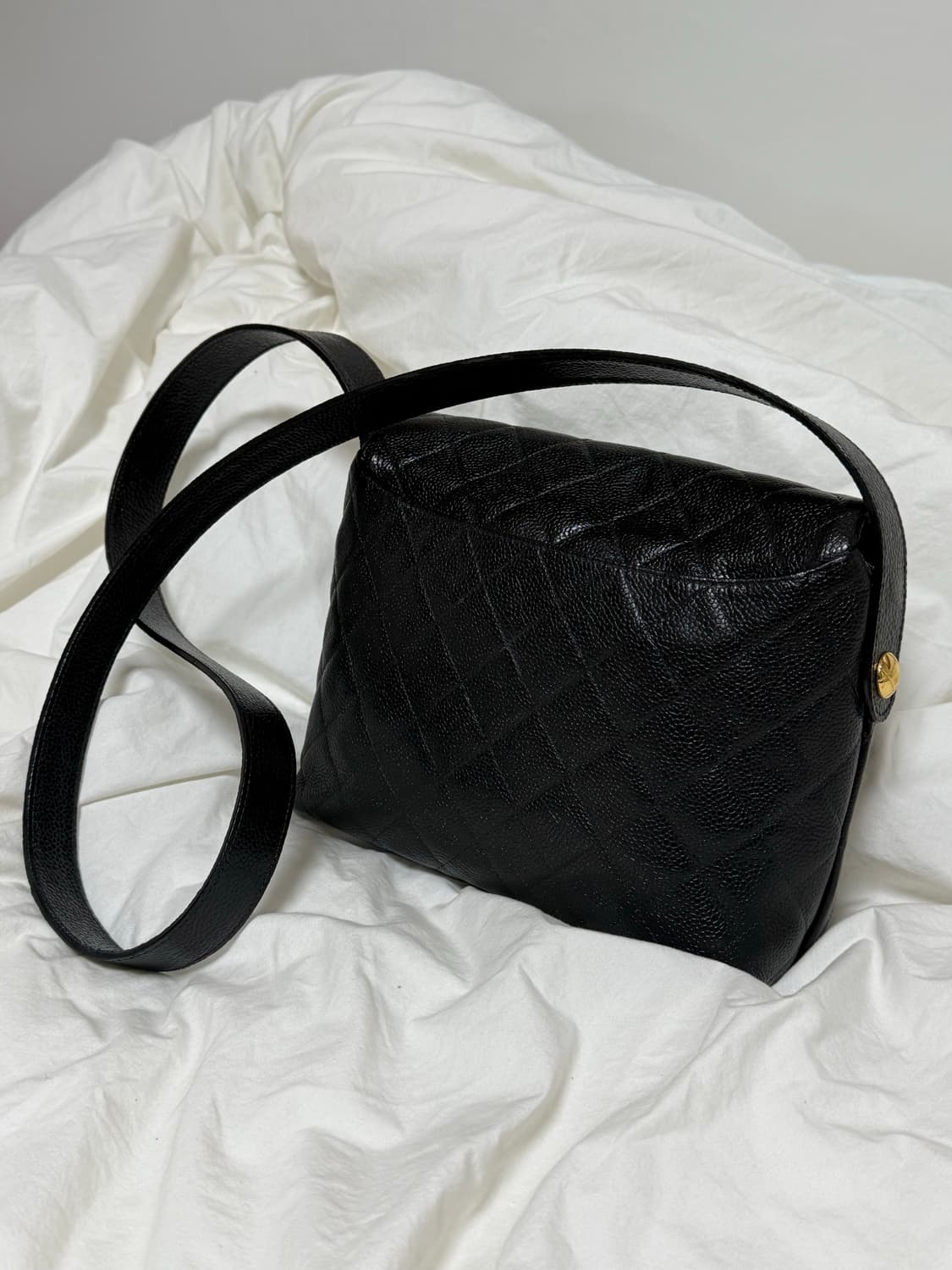 샤넬 캐비어 크로스백 블랙 상품이미지4