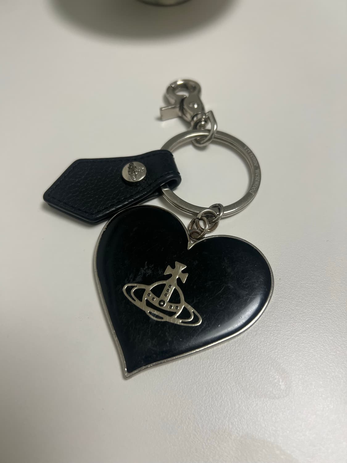 비비안 웨스트우드 블랙 하트 키링 상품이미지1