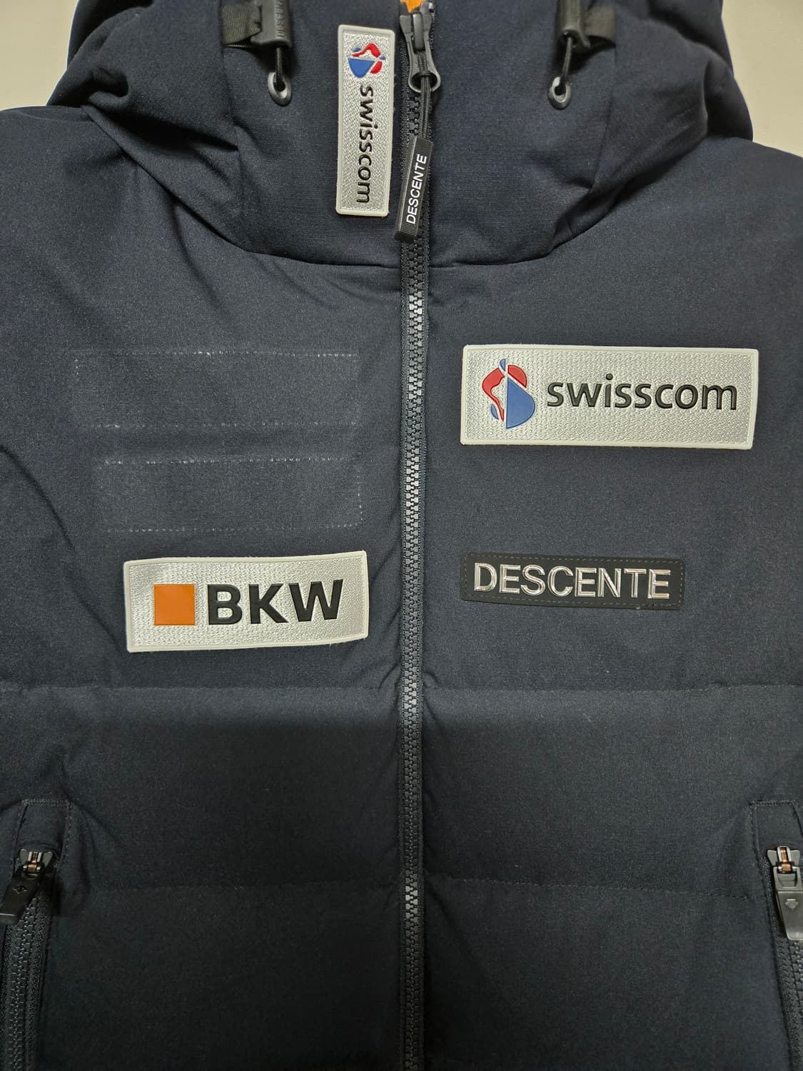 데상트 스위스 스키팀 패딩  조끼 네이비 후드 S 상품이미지5