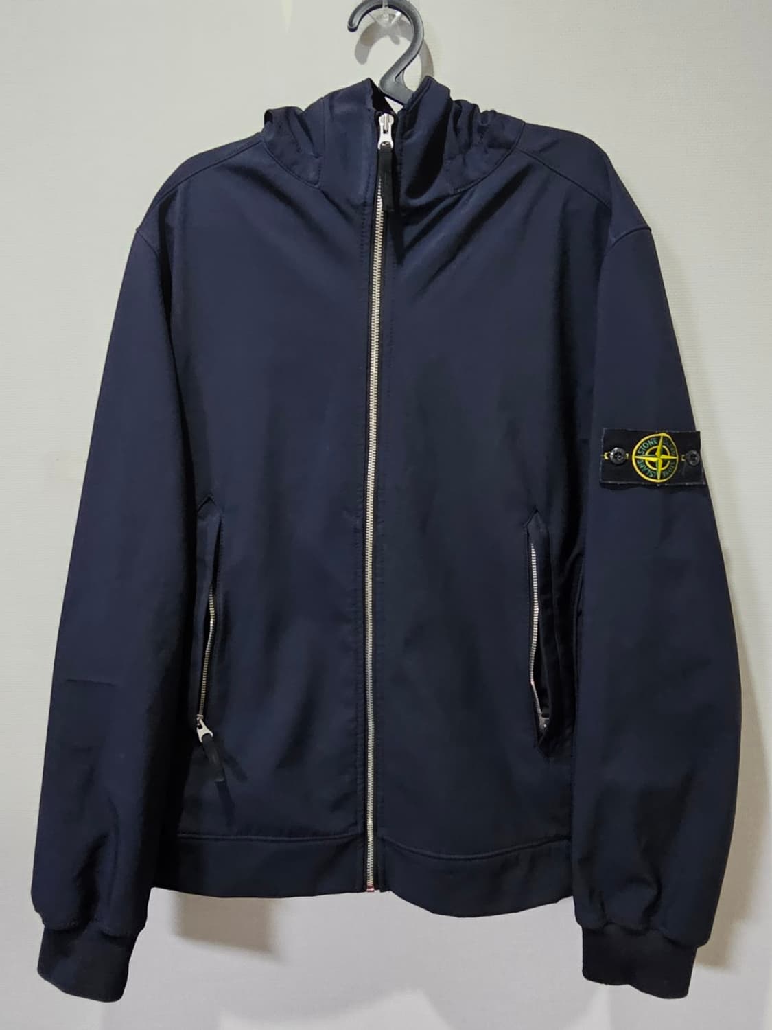 정품 20SS 스톤 소프트쉘 후드 점퍼 블랙 100 / L 상품이미지1