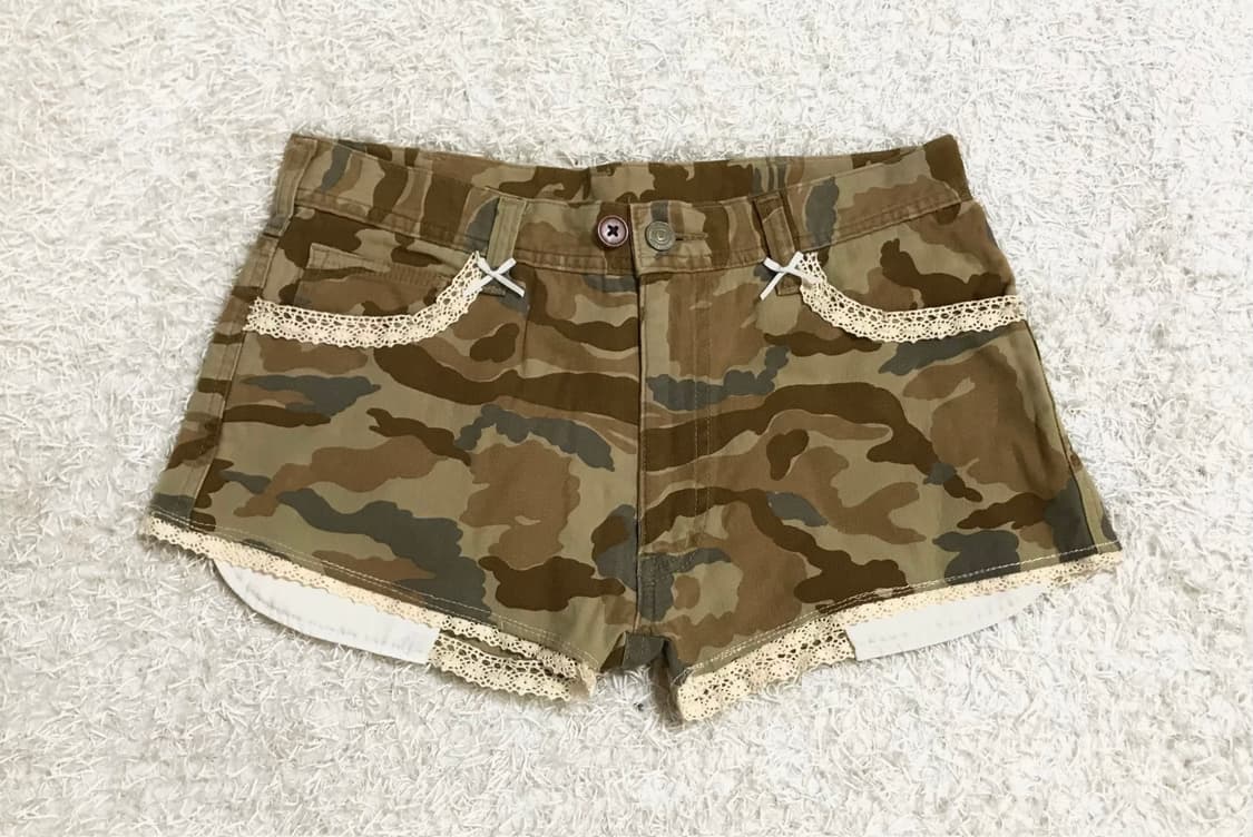 Low rise camo Lace-Trimmed Shorts 상품이미지1