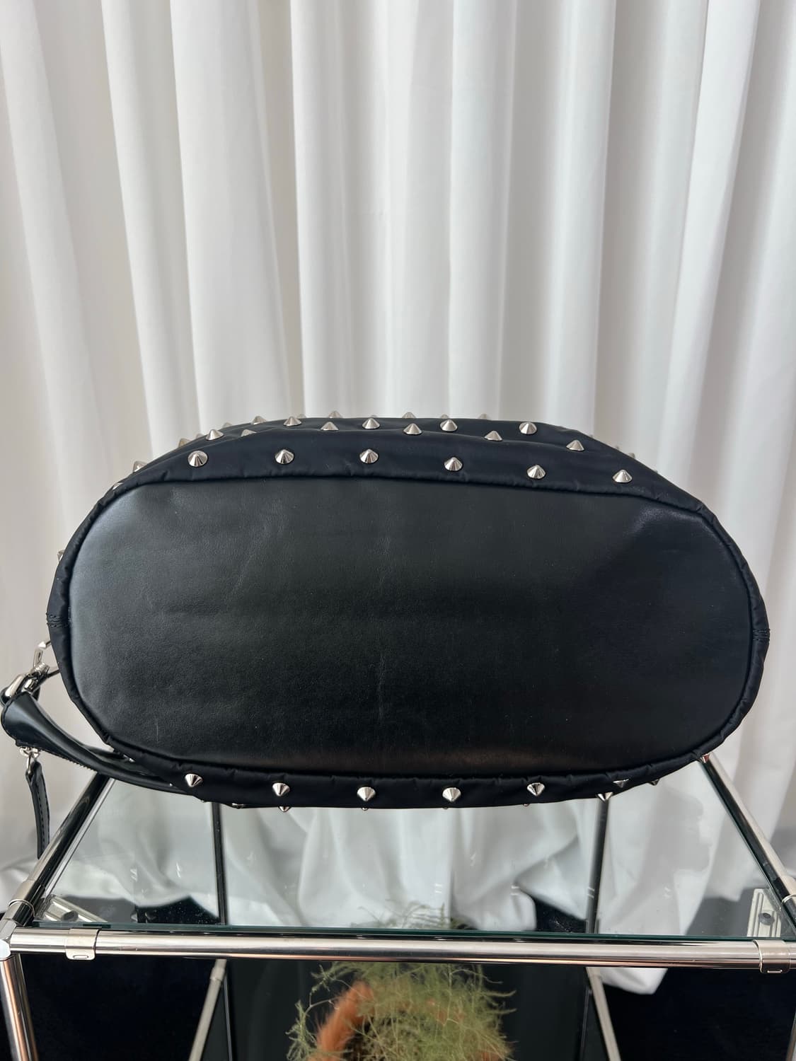 지방시 스터드 나이팅게일 숄더백 상품이미지9