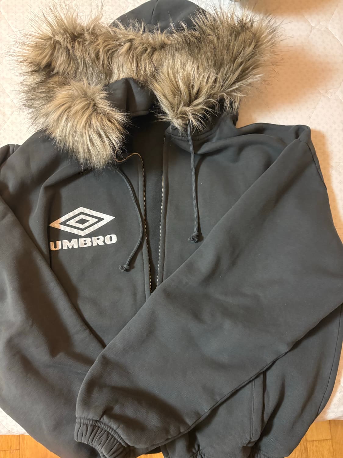 엄브로x슬램잼 퍼마스크 후드 집업 상품이미지2