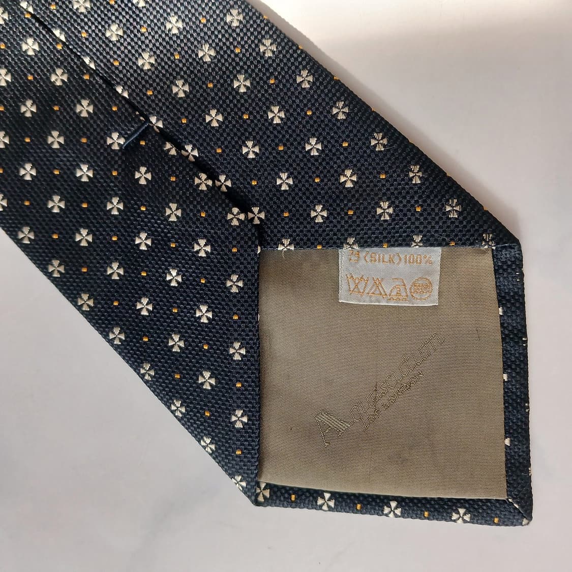 아쿠아스큐텀 실크 네이비 패턴 넥타이 9.6cm A~B등급 E720
 상품이미지6