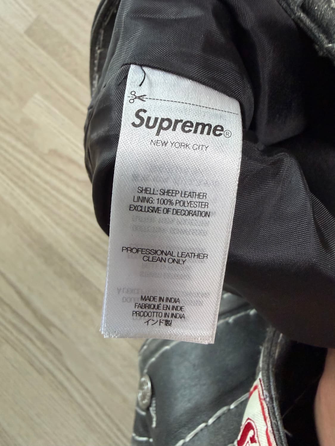 슈프림 x 트루릴리전 루즈 핏 레더 팬츠 블랙 - 25FW 상품이미지3