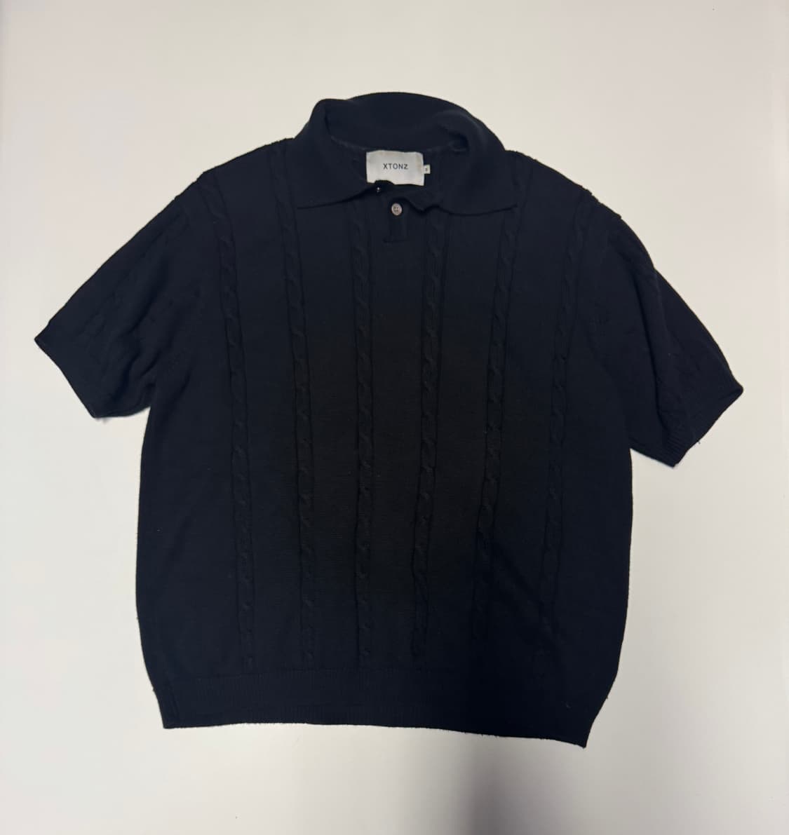 엑스톤즈 XTONZ 미니멀 오버핏 반팔 카라 니트 XL ~ 2XL 블랙 상품이미지1