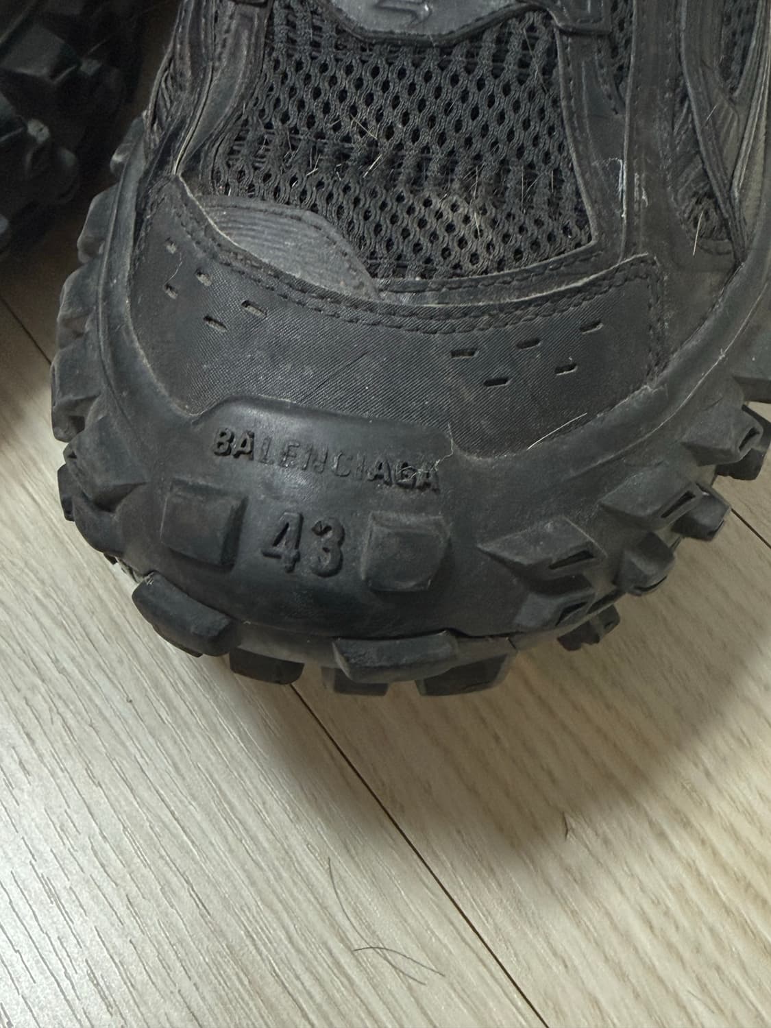 발렌시아가 디펜더 43 상품이미지2