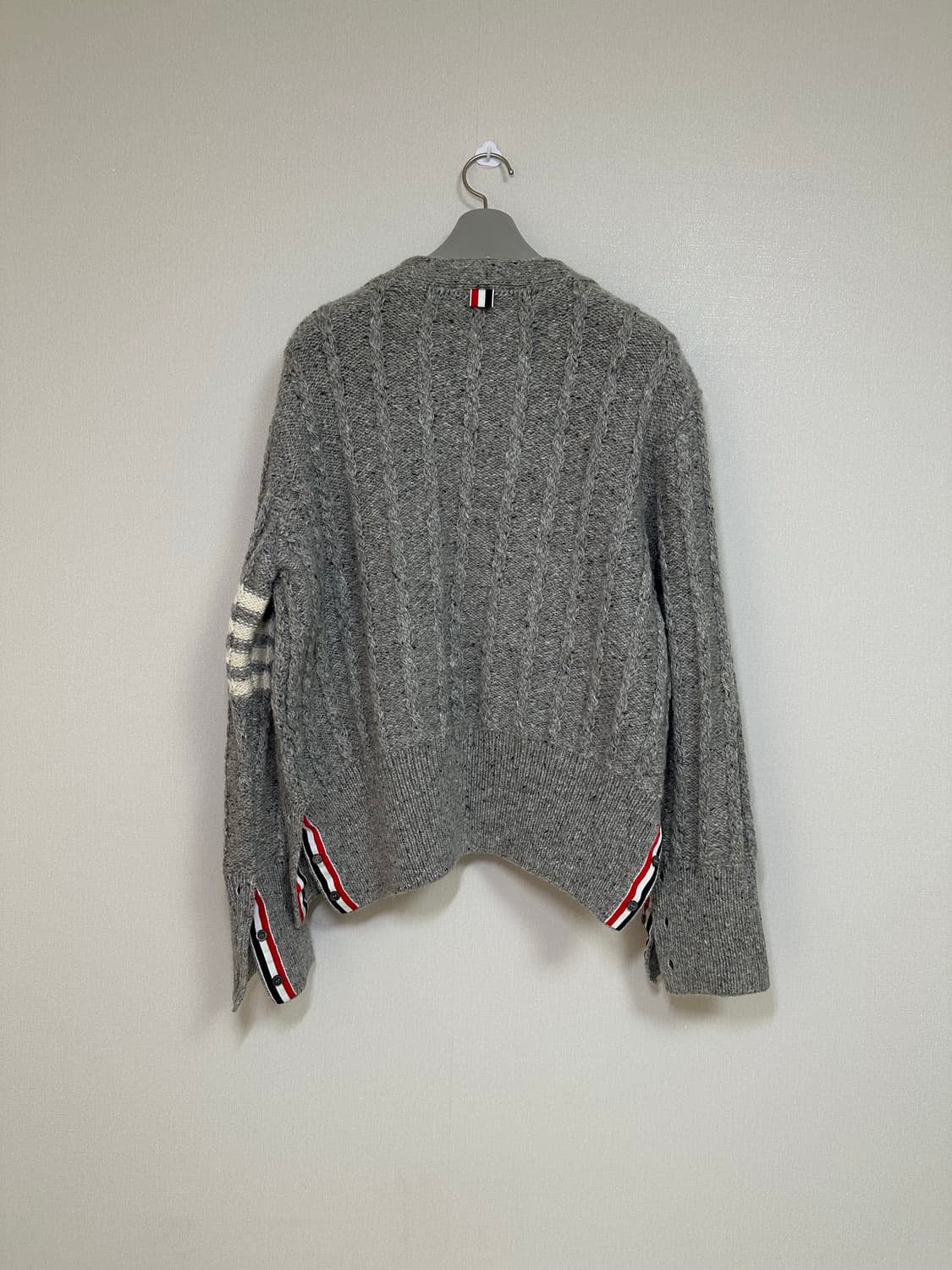 [4size] 톰브라운 23FW 모헤어 아란케이블 가디건 그레이 상품이미지2