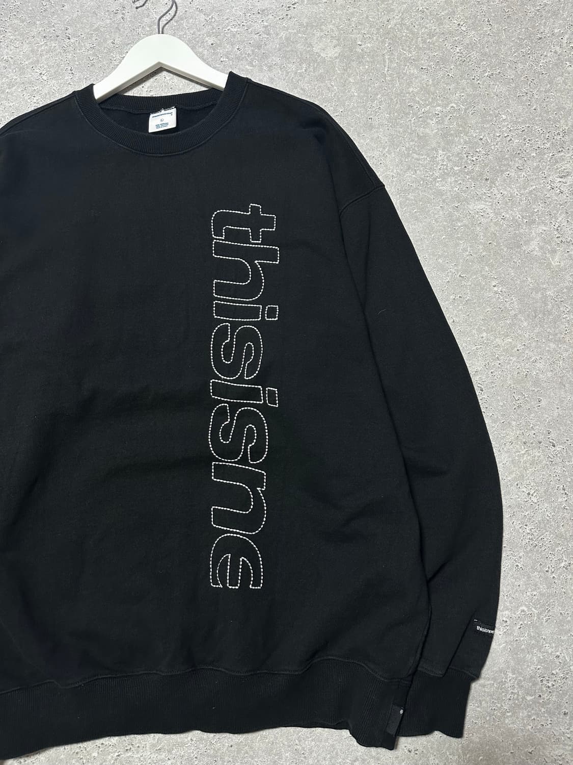 디스이즈네버댓 스펠아웃 블랙 맨투맨 상품이미지2