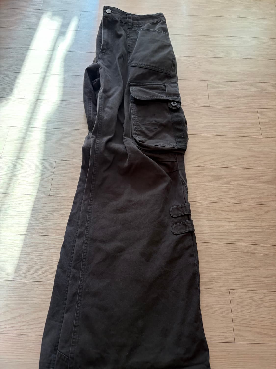 BIG POCKET CARGO PANTS CHARCOAL 상품이미지3