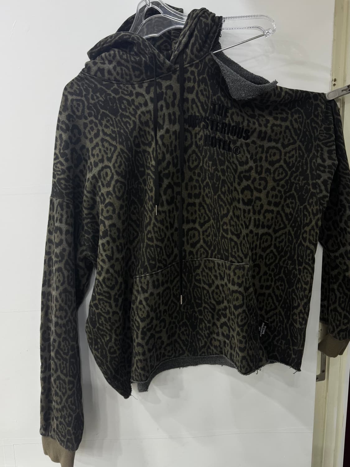 미스테리어스호텔 오프숄더 후디 레오파드 상품이미지3