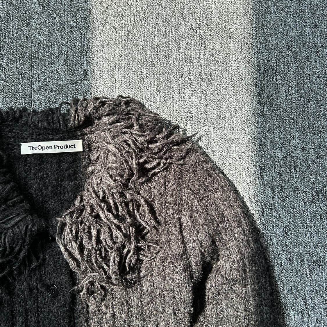 더오픈프로덕트 차콜 프린지 디테일 가디건 상품이미지2