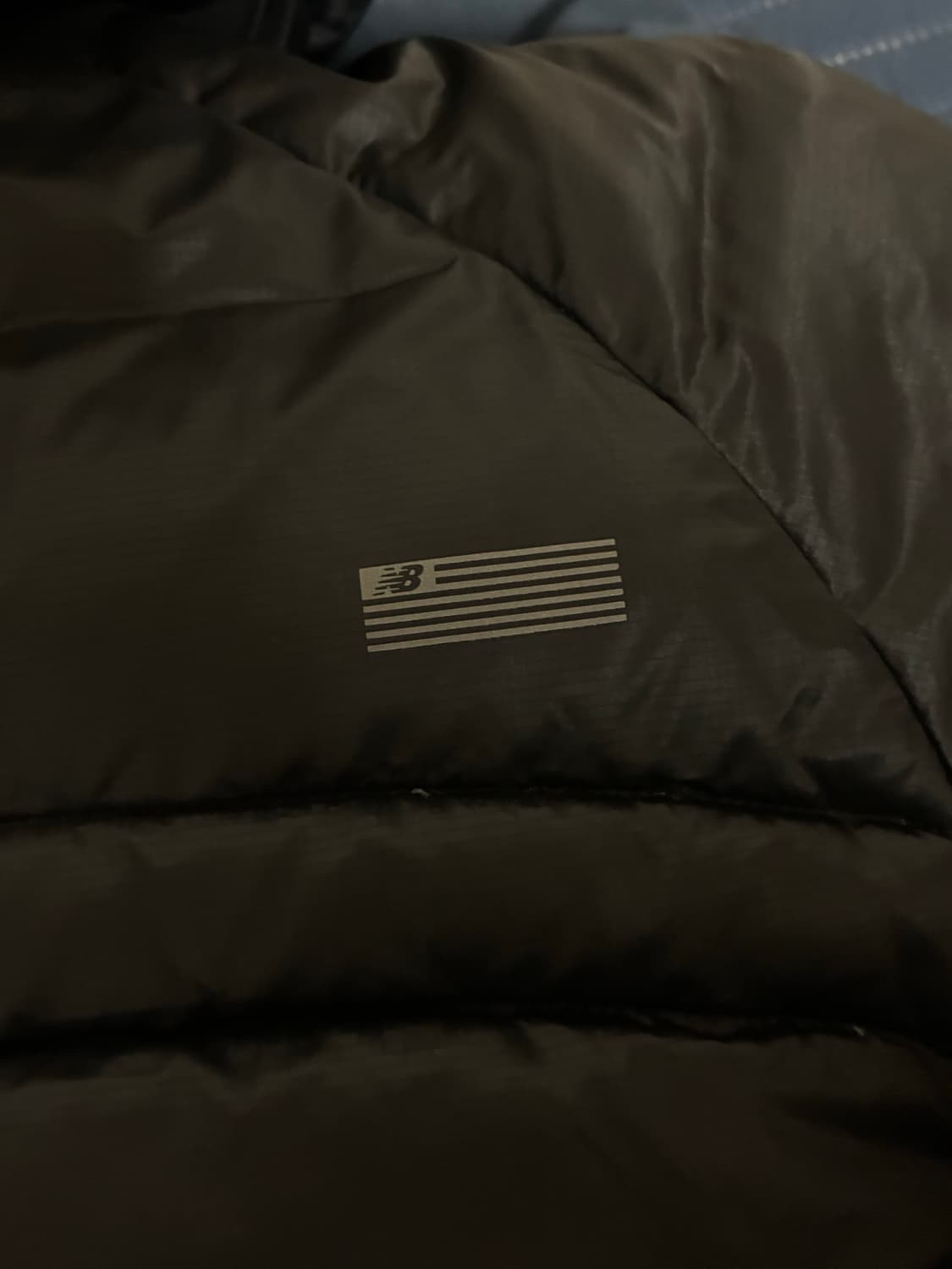 뉴발란스 플라잉77 구스다운 경량 블랙 M사이즈 팝니다. 상품이미지6