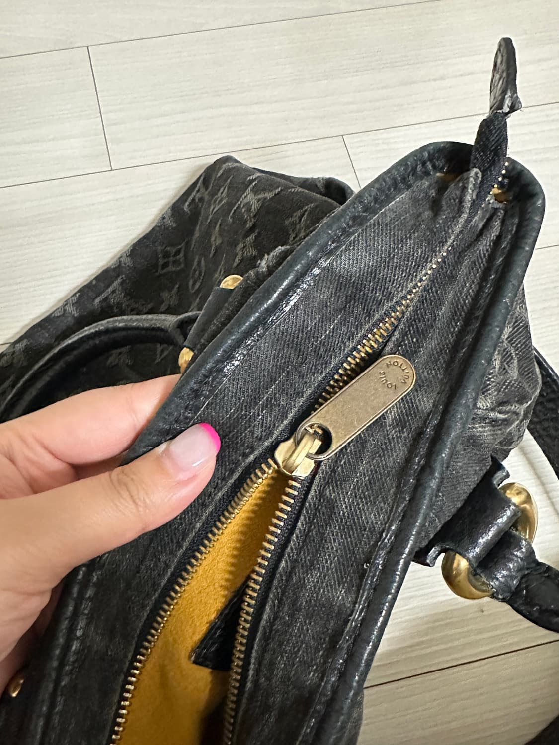 루이비통 빈티지 데님 모노그램 숄더백 블랙 상품이미지5