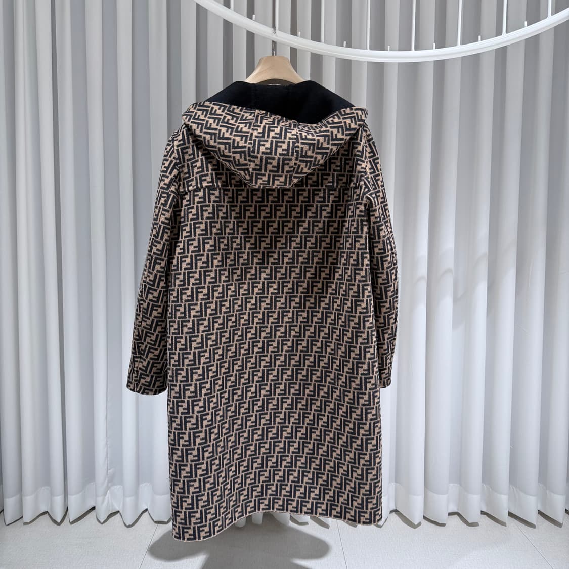 52 / 펜디 FF모노그램 리버시블 캐시미어 후드 블랙 코트 상품이미지6