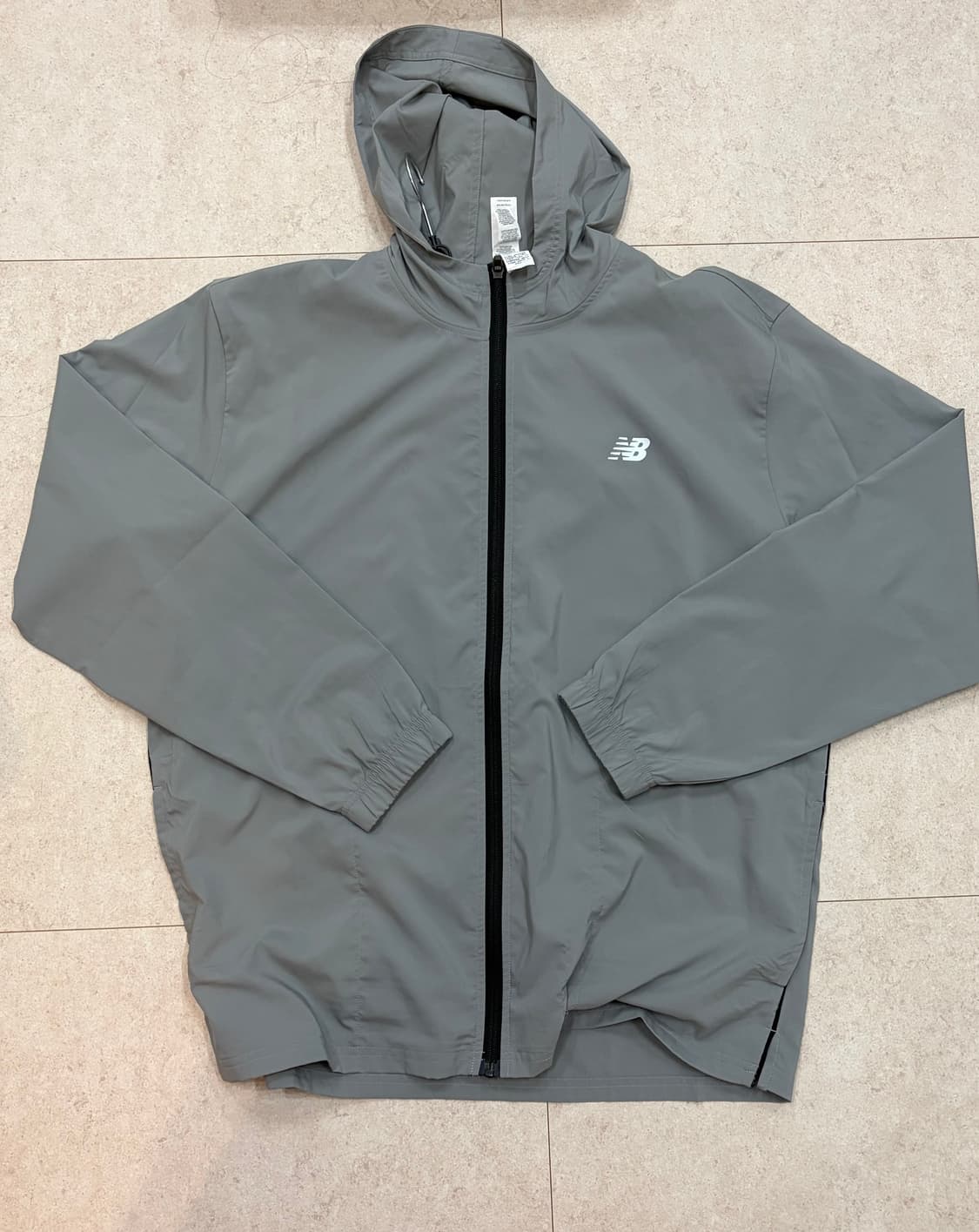 뉴발란스 그레이 바람막이 상품이미지1