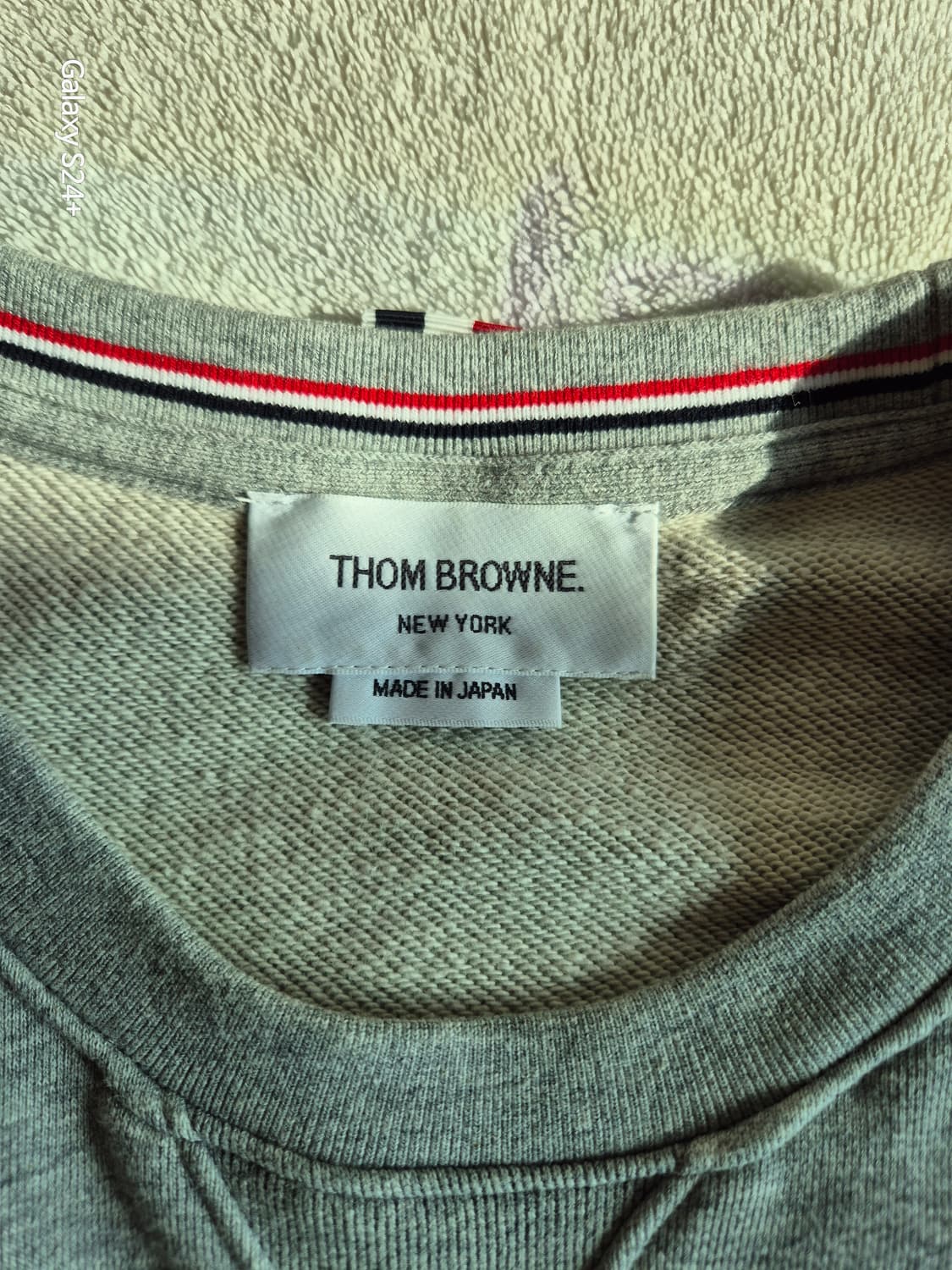 톰브라운 사선 맨투맨 그레이 2 상품이미지3