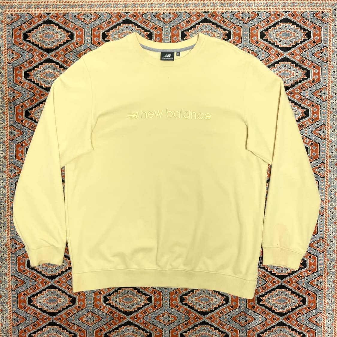 뉴발란스 스펠로고 옐로우 맨투맨 티셔츠 남성110 상품이미지1