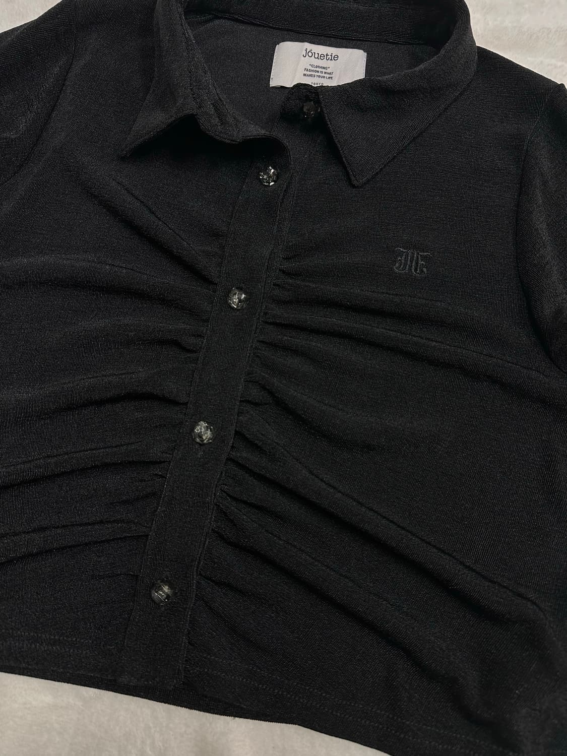 (M)JOUETIE 셔링 실키 크롭 셔츠 블랙 상품이미지3