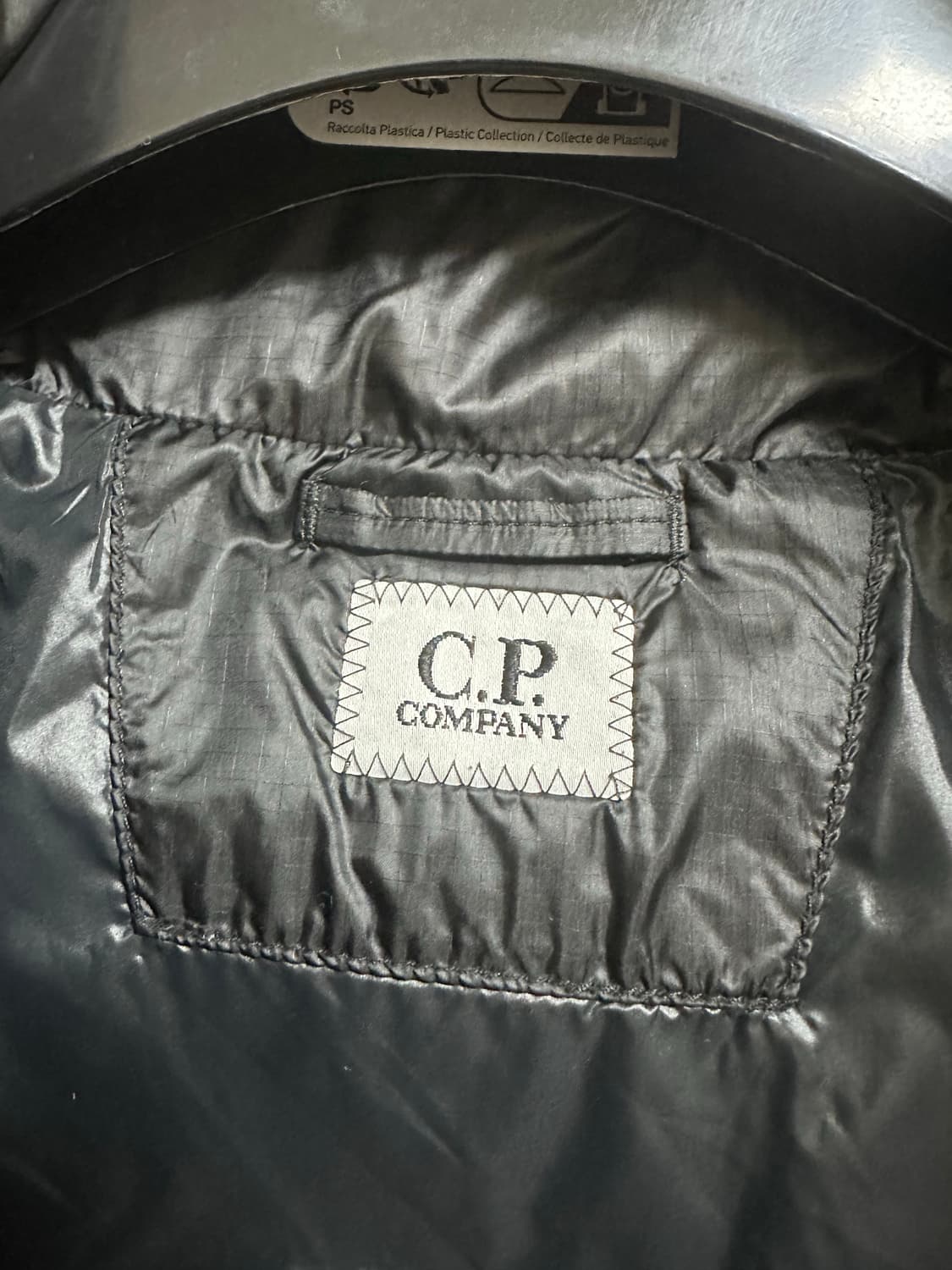 cp컴퍼니 dd쉘 패딩 24fw M 블랙 상품이미지5