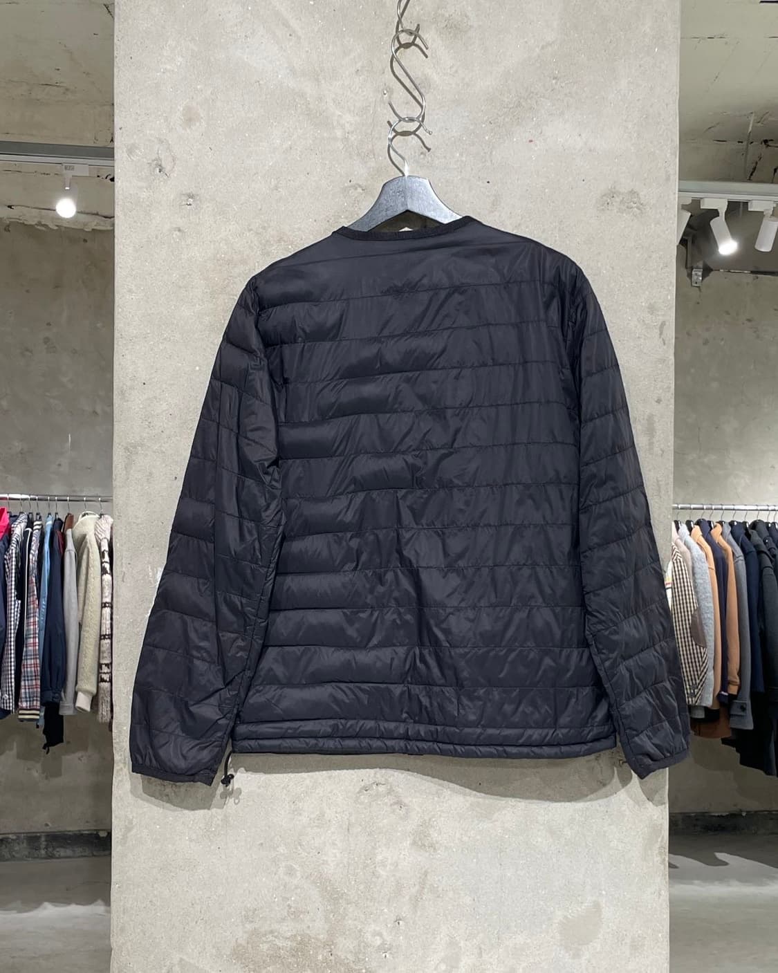 단톤 블랙 로고 나일론 다운 자켓 상품이미지6