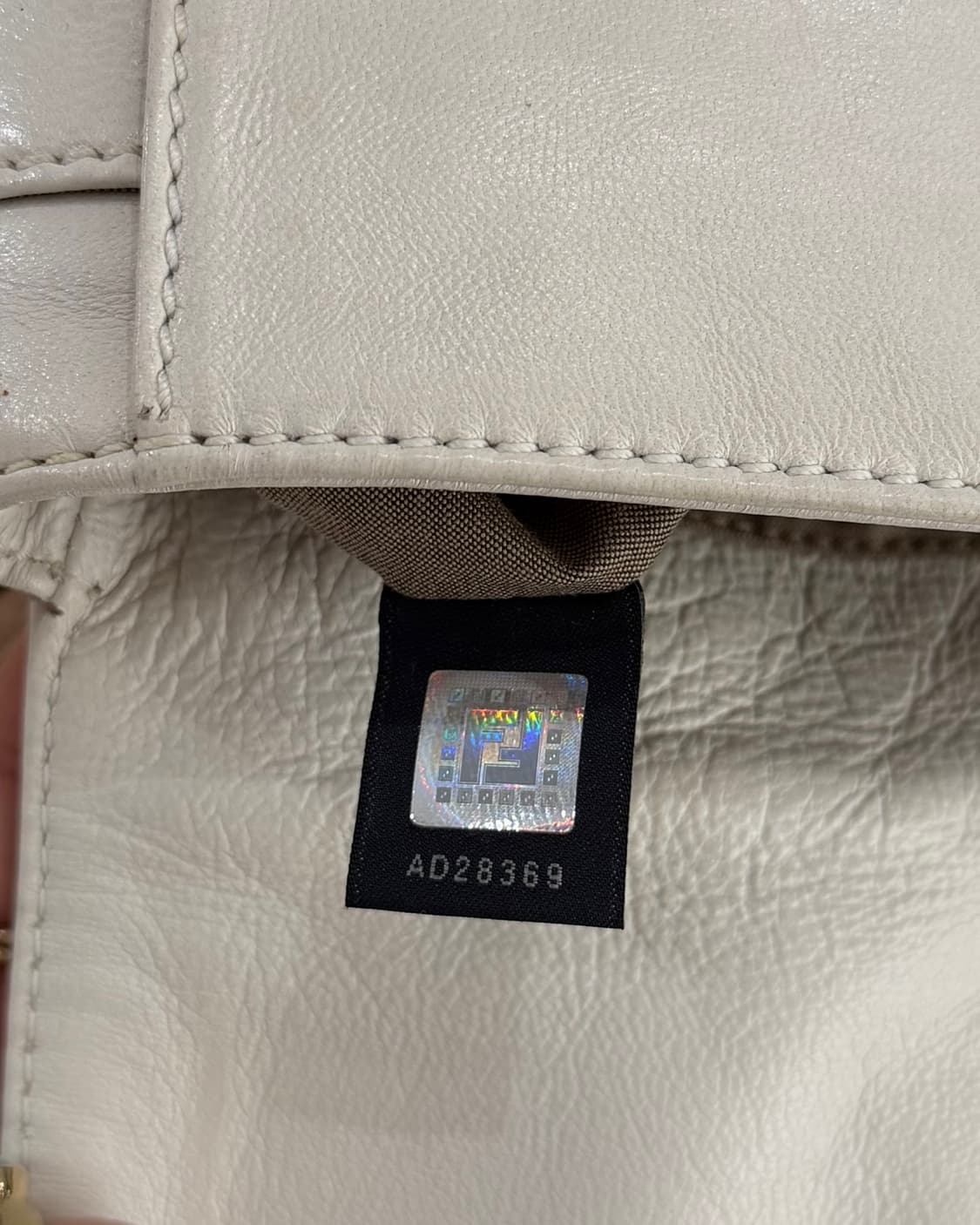 펜디 화이트 레더 바게트 숄더백 상품이미지10